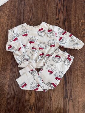 Cat & Jack Cream Santa Face Pajama Set with Red Hats